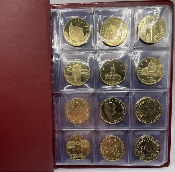 Klaser na monety 96 okienko 33x33 mm bordowy